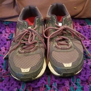 Brooks Addiction sneakers size 9 2E